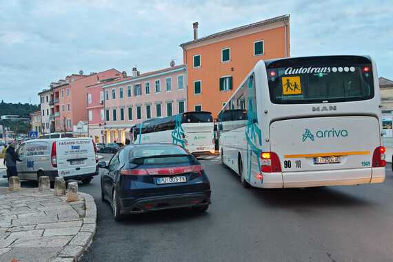 Paraliziran promet u centru grada. Vozači na rubu strpljenja, ujutro će biti još gore