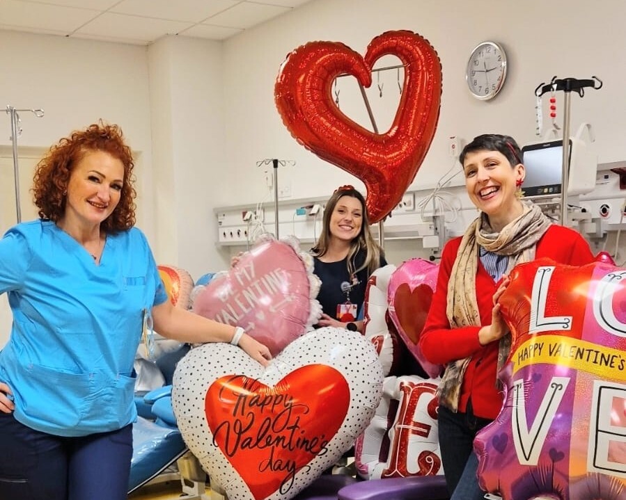 Rafaela Šimunec (prva zdesna) unosi vedrinu na pulsku onkologiju (Fotografije: privatna arhiva)