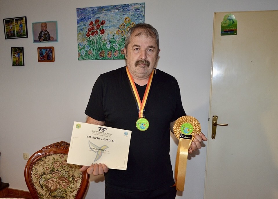Roberto Paliska s priznanjima (Foto: Robi Selan)