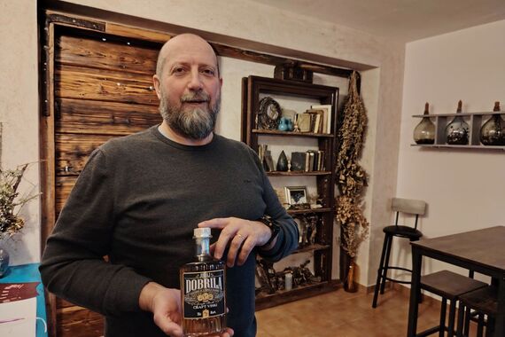 Zbog pića koje je godinama sanjao ‘spalio’ destileriju i izludio ženu računima. Danas ima ono što nitko nema