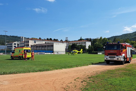 U Karojbi teško ozlijeđen maloljetni motociklist - prevezen helikopterom u Rijeku