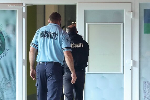 Zbog učenika koji je u školu došao s pištoljem, roditelji idu u prosvjed. Objavljene uznemirujuće snimke