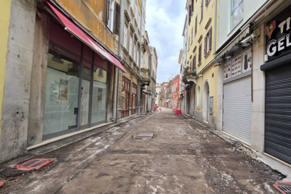 Transparentnost po pulski: Grad koji najprije zabije pikun, a tek onda pita treba li netko proći ulicom. Škole nisu ni obavijestili