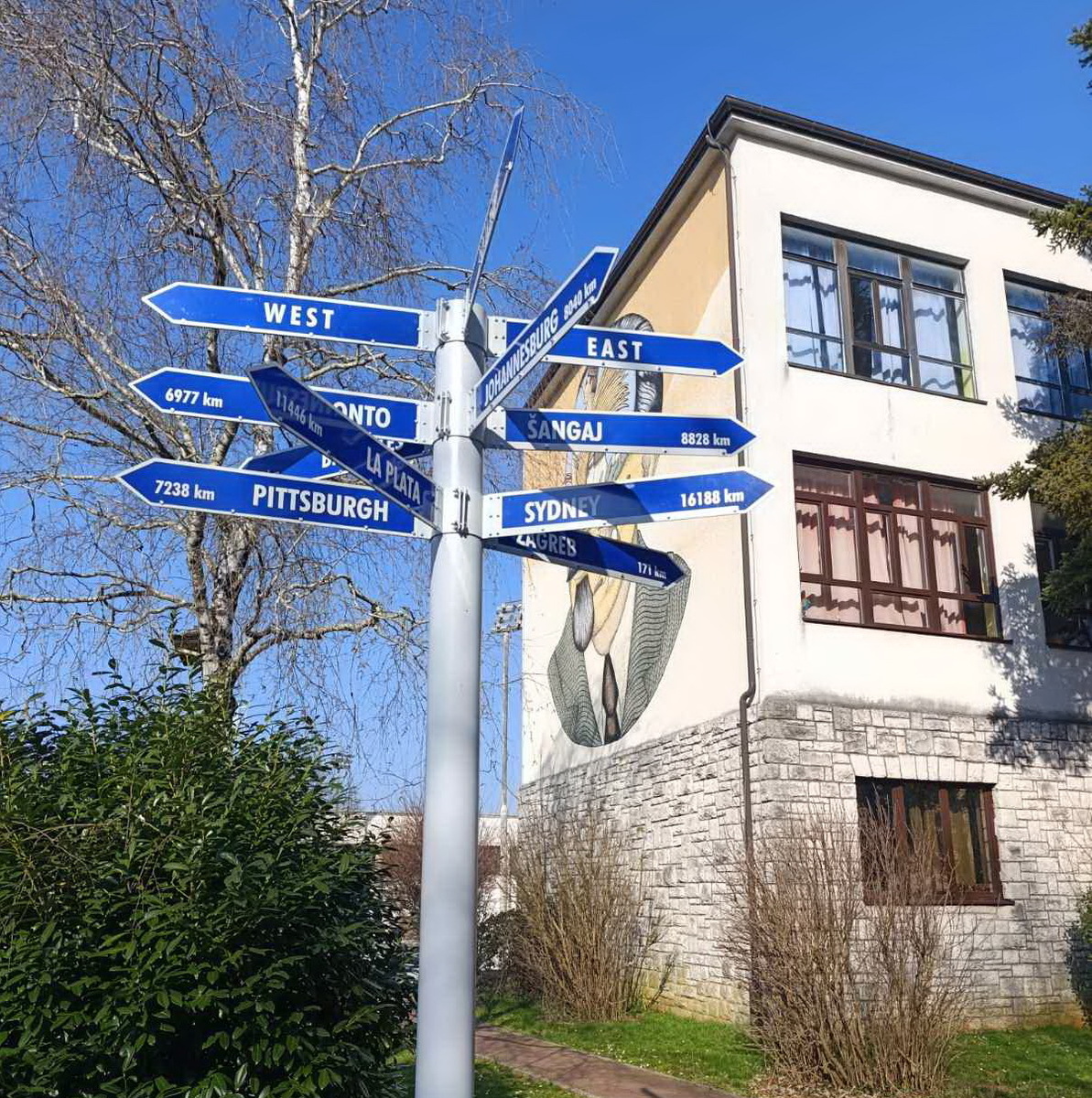 Putokazi u dvorištu OŠ Vladimira Nazora Pazin