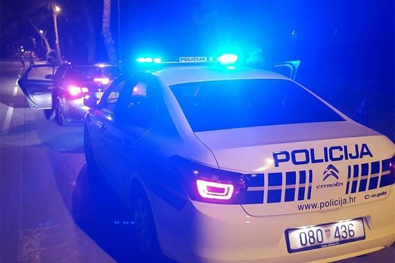 Vozio auto bez retrovizora, s gumama različitih dimenzija, bez vozačke, s tuđim tablicama! 