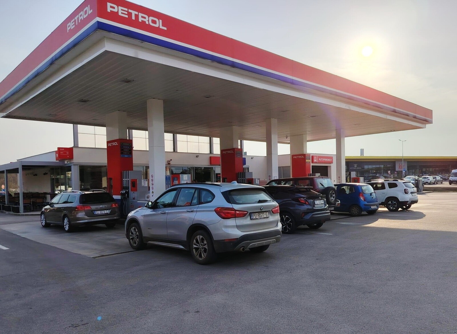 Benzinska pumpa u Labinu (Foto: Igor Radić)