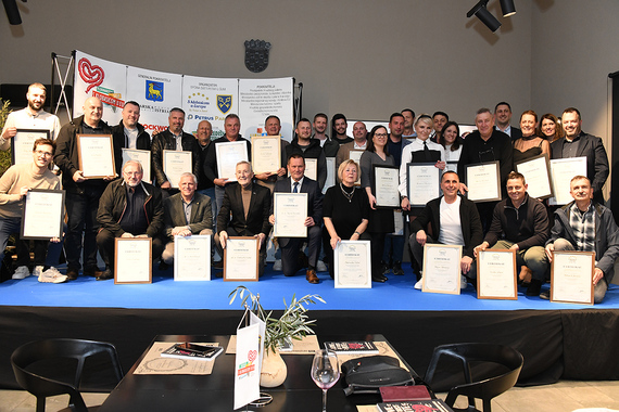 Lijepi broj žena našao se među stručnim ocjenjivačima kobasica i pršuta