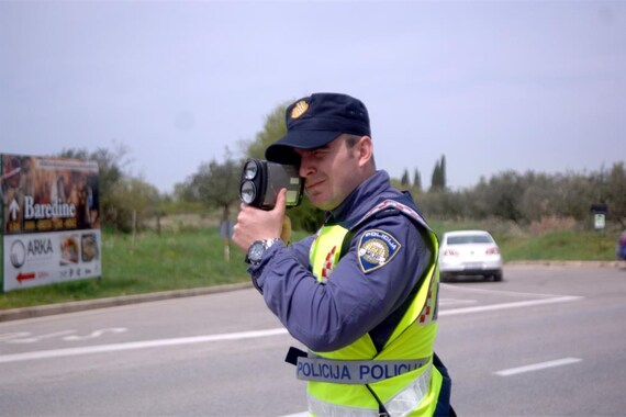 Predložite lokacije za pojačan nadzor kontrole brzine!