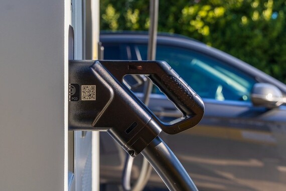 Proradila prva super brza punionica električnih vozila u Istri