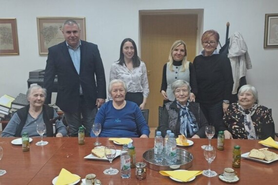 Načelnik Sandro Jurman posjetio štićenice iz Kanfanara uoči Uskrsa