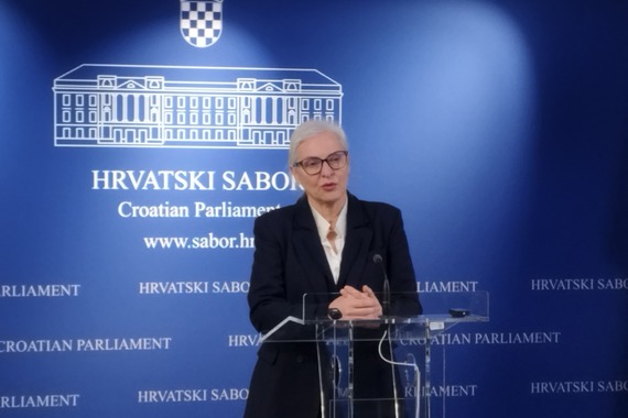 'Krenula sam putovati Hrvatskom tragom vaših prljavih poslova'