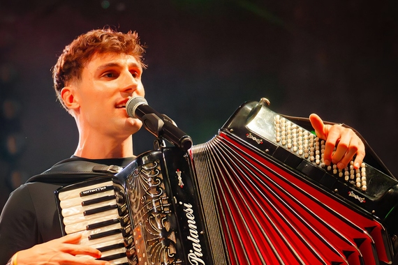 Uvertira za spektakl: Ivan Licul otvara večer Harisa Džinovića u Areni