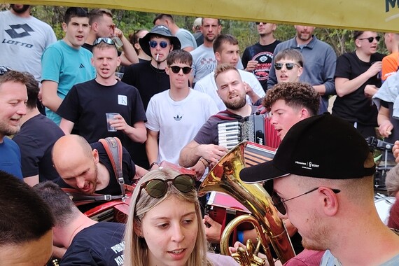 'Žena mi govori: Ča za to treba zet ferije, da ti brnče oko glave'. Bili smo na najboljoj WRC fešti u srcu Istre