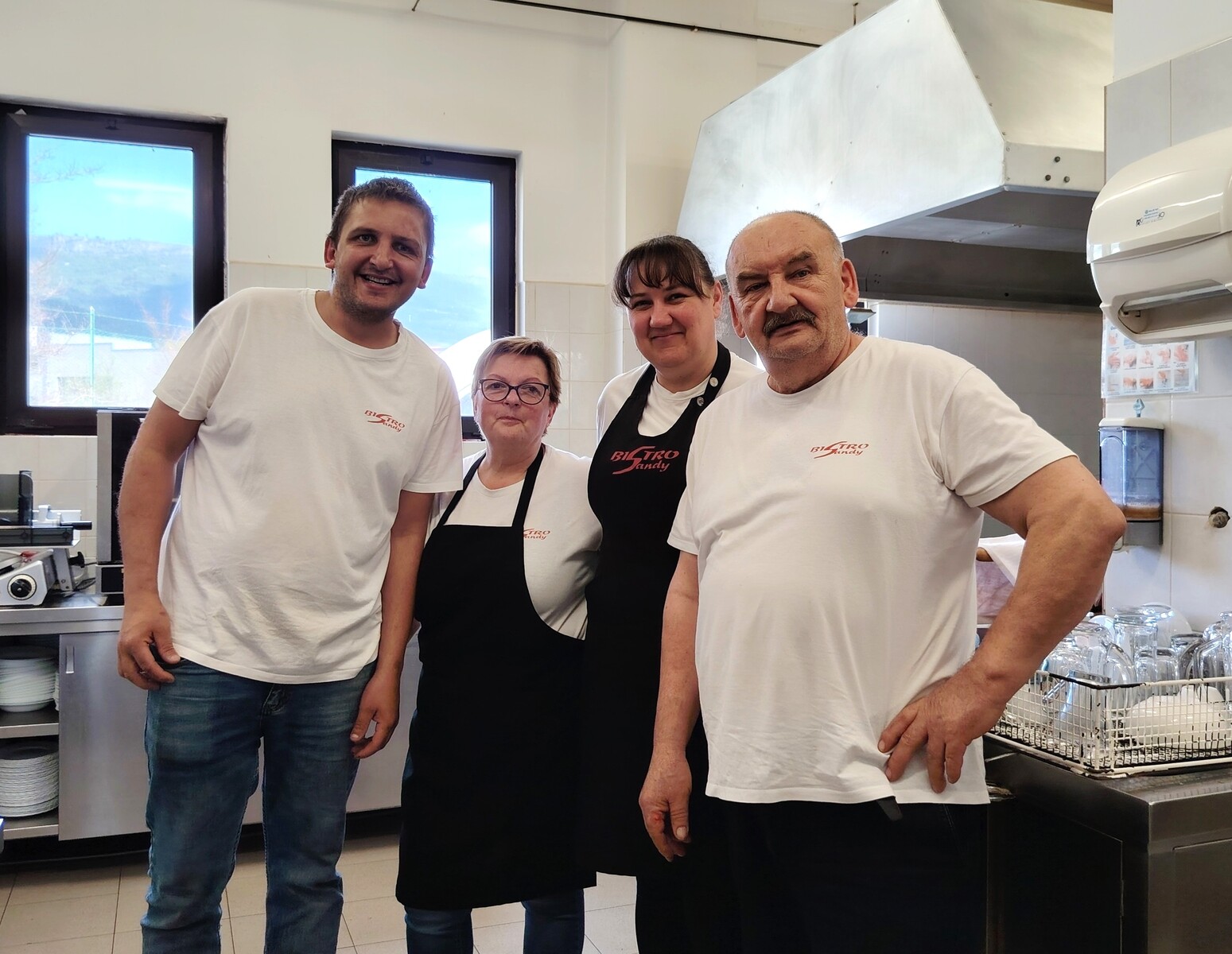 Mala, ali vrijedna ekipa: Sandi, Danijela, Rafaela i Boris; nedostaje Jadranka Ugrin (Foto: Igor Radić)
