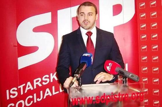 Predsjednik Uprave Hrvatske lutrije je Danijel Ferić, inače predsjednik pulskog SDP-a.    