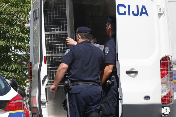 Prvo ga pokrali, a onda mu još i prijetili jer ih je prijavio policiji
