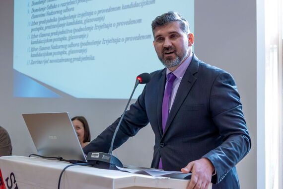 BORBA NIJE STALA 'Danas se ne borimo protiv 16-satnog radnog vremena, nego za dostojanstvo rada. Prosječna plaća nedosanjan je san mnogih radnika u Hrvatskoj'