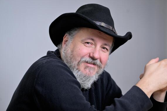 Danilo Šerbedžija: Naša ludost je to što se koljemo, svađamo, ubijamo oko neke zemlje koja je ista sto metara lijevo i sto metara desno 