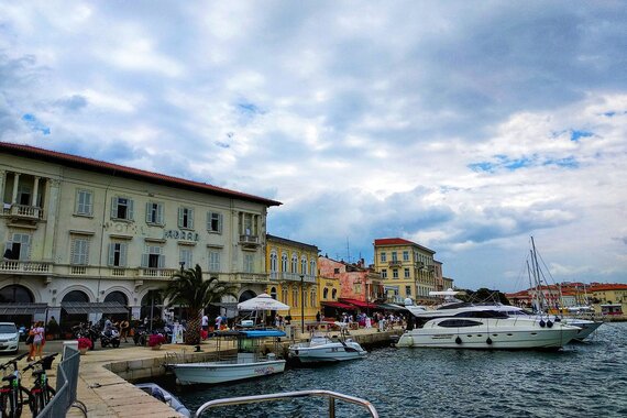 POREČ: Napali Slovenca u kafiću, drugi stranac mu je priskočio u pomoć