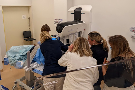 Prvi put izvedena biopsija dojke vođena kontrastno pojačanom mamografijom