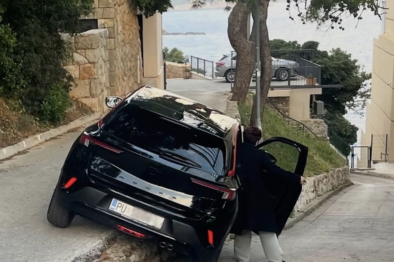 Fotografija iz Dubrovnika nasmijala 'pola' Hrvatske: 'Ništa neobično za PU registracije'