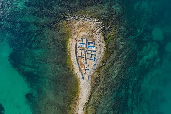 U Istri se tik uz obalu krije potopljeni grad koji zovu 'hrvatska Atlantida': za oseke iz mora izranjaju ostaci cesta i zidina