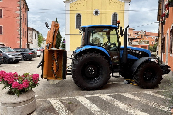 Dok jedni kupuju službene automobile, u ovoj općini nabavili su traktor