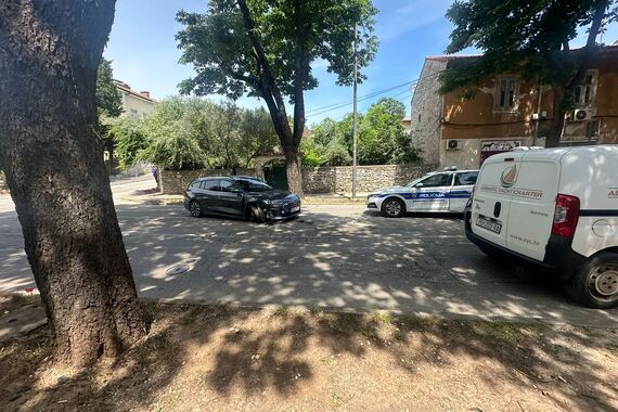 Policija iznijela nove detalje oko bjegunaca koji su u Puli pokušali pregaziti policajca i zabili se u policijsko vozilo