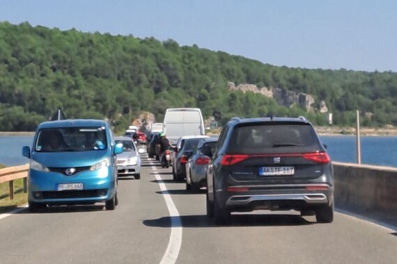 Tragedija na mostu Antenal: Vozač poginuo nakon slijetanja automobilom u more