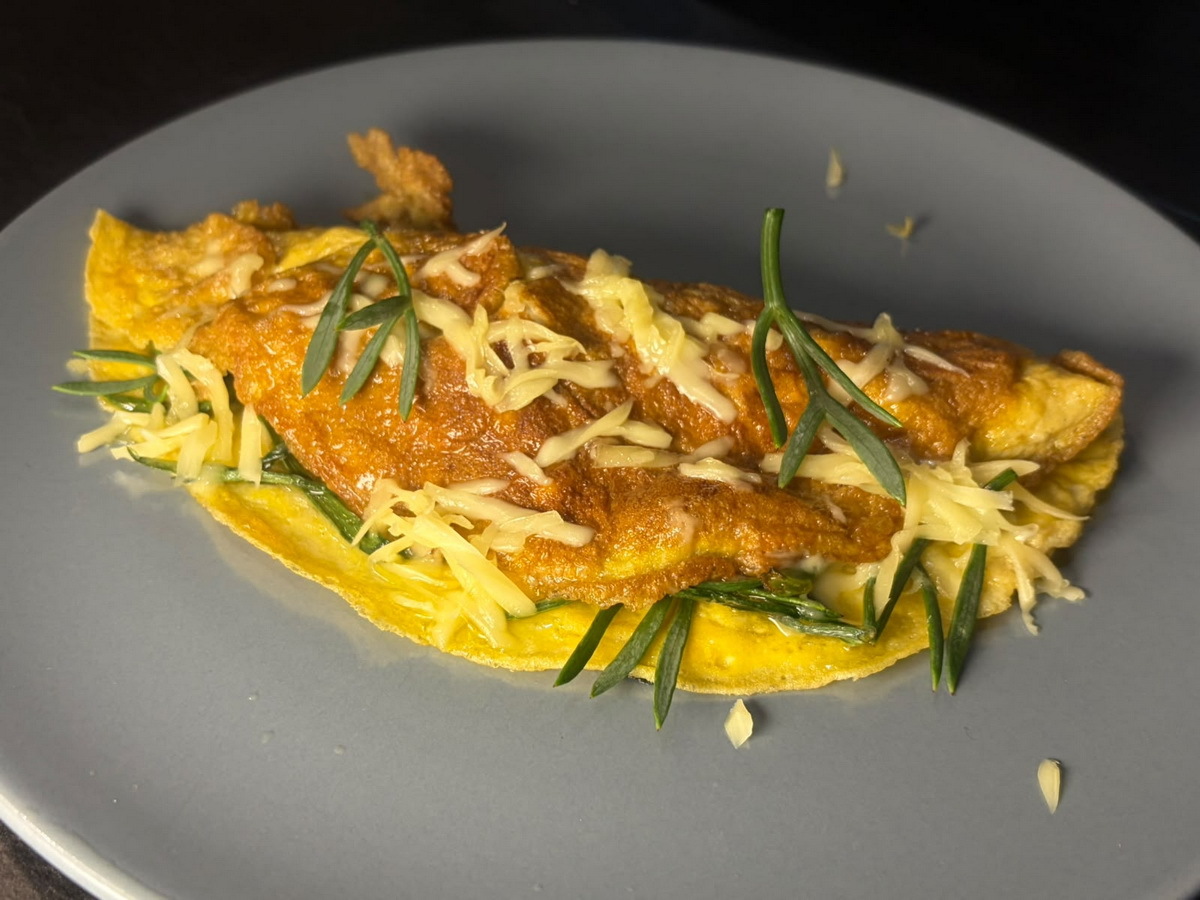 Omlet sa motarom, maslinovim uljem i gaudom