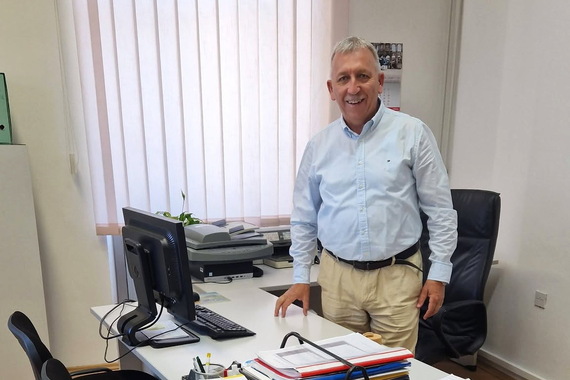 Dugogodišnji načelnik otišao u mirovinu, kolege mu kupile zanimljiv poklon