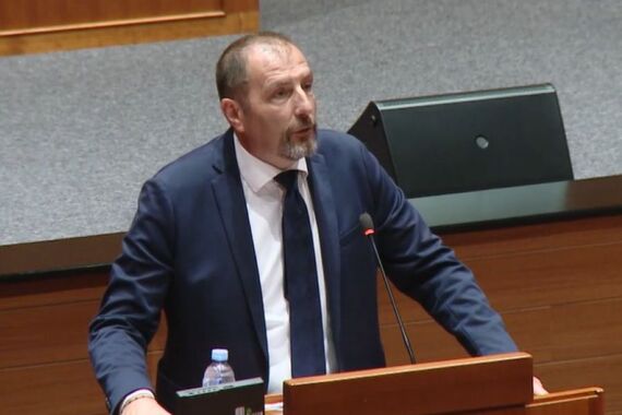 'Pogledajte koliko su plaće učitelja manje od onih u javnoj upravi. To su apsurdi, a ne društvo znanja'