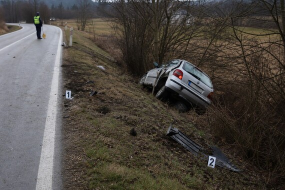 Teška prometna kod Umaga: vozačica izletjela s ceste i prevrnula se