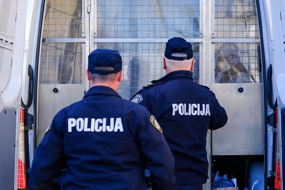 DOZNAJEMO: Uskok i policija krenuli na poznatu obitelj iz Poreča, uhićeno više osoba