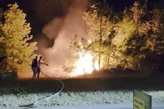Neustrašivi tinejdžer zaustavio prijeteću buktinju u blizini kuća. 'Pokazao nam je kako se gasi požar, on je naš heroj'