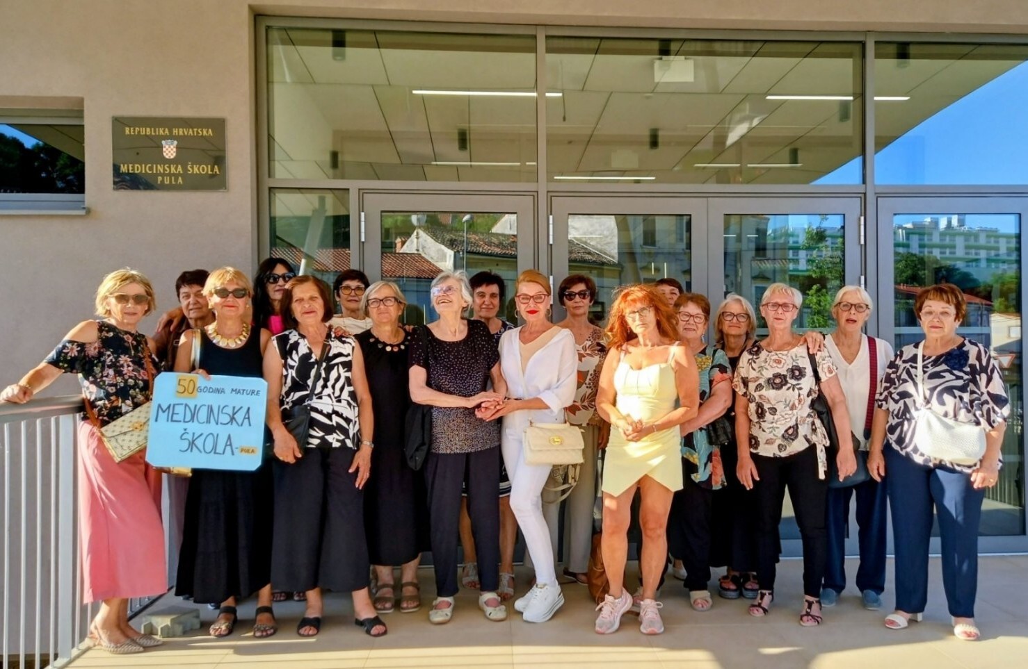 Bivše učenice nekadašnje Škole za medicinske sestre