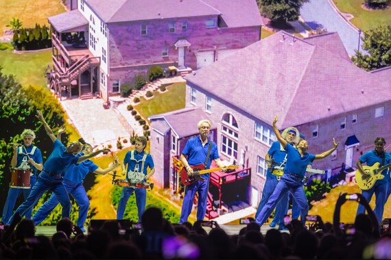 SHOW IN MOTION David Byrne priredio spektakl u Areni. 'Ljubav i dobrota - to je najveći punk i oblik otpora'