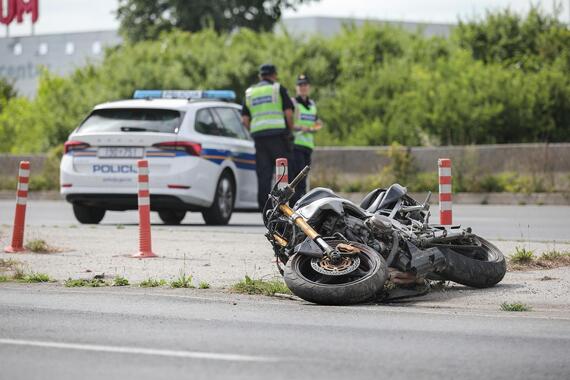 Teško ozlijeđen motociklist u Rovinju: Vozio pijan, bez kacige i pretjecao preko pune crte