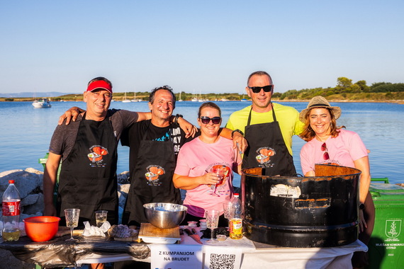 Podijeljeno više od tisuću porcija brodeta koje je pripremilo 17 ekipa