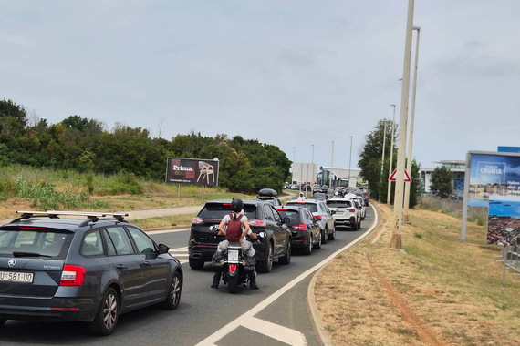 Čim se nad Pulom pojavi nekoliko oblaka, nastaje prometni kaos. 'Pitam se gdje ovi ljudi idu?'