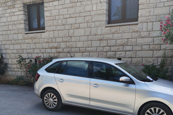 Automobilom zauzeo tri parkirna mjesta pa ispod brisača pronašao bijesnu poruku