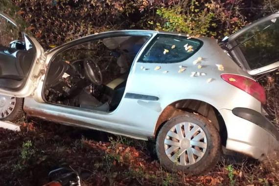 Nije bila vezana pa je izletjela kroz zatvoreni prozor automobila
