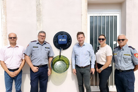 U Rovinjskom Selu postavljen vanjski defibrilator