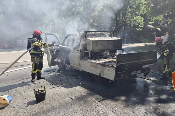 Plamen progutao 'teretnjak' kod Gračišća. Vatra zahvatila i vozača