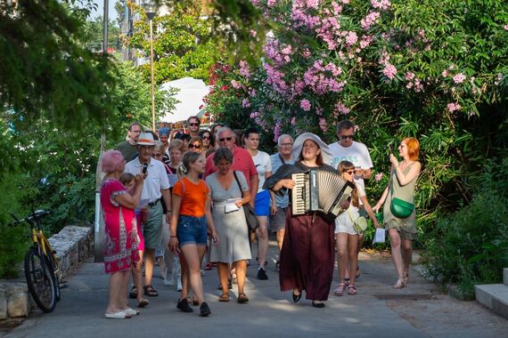 Porečko ljeto u punom jeku: izložbe, La mula de Parenzo, čarobni show i Music on the Square