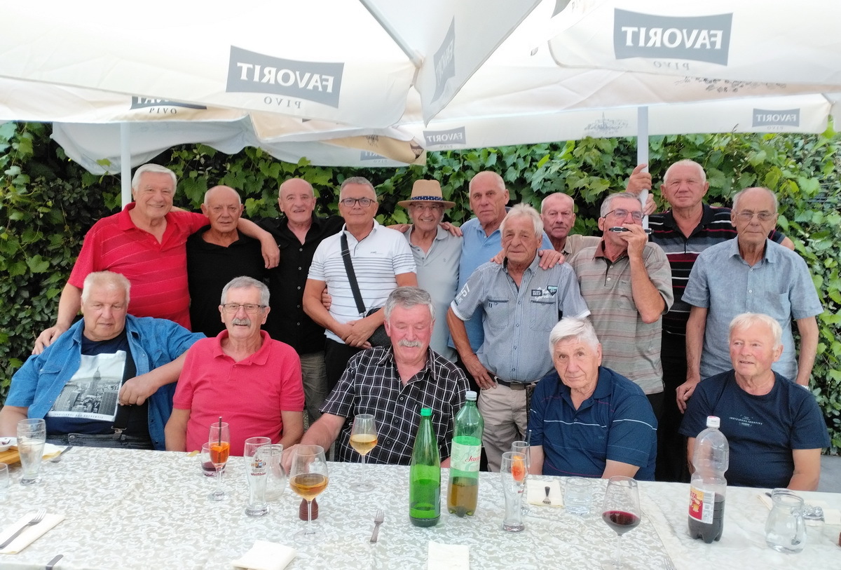 Sjede (s lijeva): Milan Grgorović, Vlado Milevoj, Darko Pavlić, Đani Mošnja i Zlatko Beloč. Stoje: Ratko Vale, Livio Radić, Milan Pavlić, Sergio Vitasović, Ljupko Barak, Drago Zandel, Milenko Franković, Livio Lazarić, Klaudio Franković, Dragan Draguzet i Veljko Kvaternik