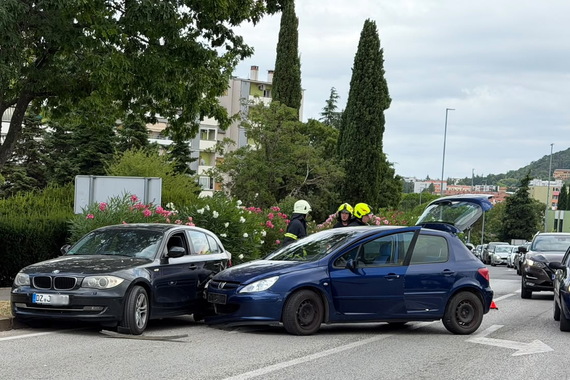 Prometna nesreća kod skretanja za Vinež, intervenirali i vatrogasci