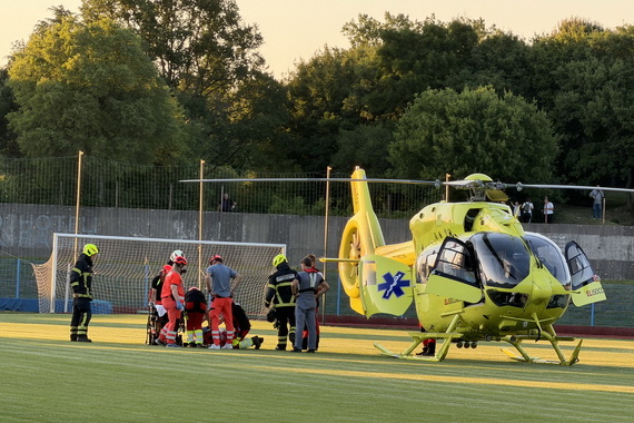 Pet osoba ozlijeđeno u sudaru, među njima dvoje djece, vozačica helikopterom prevezena u Rijeku