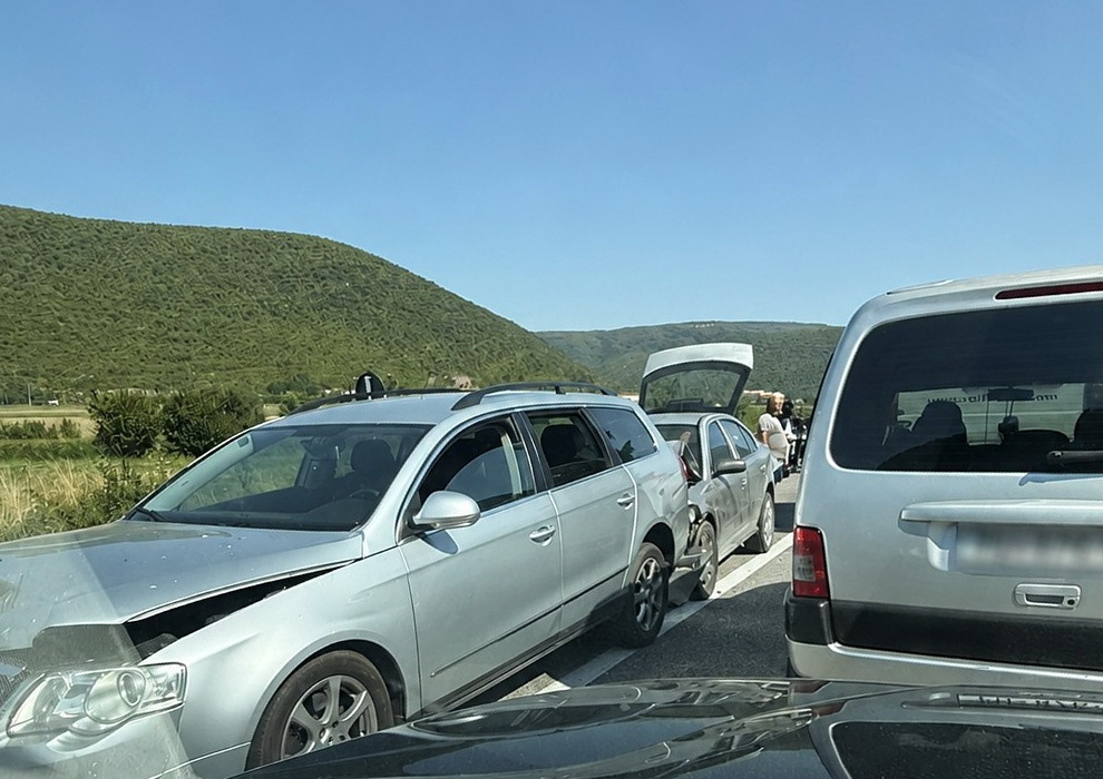Sudar triju vozila u Mostu Raši