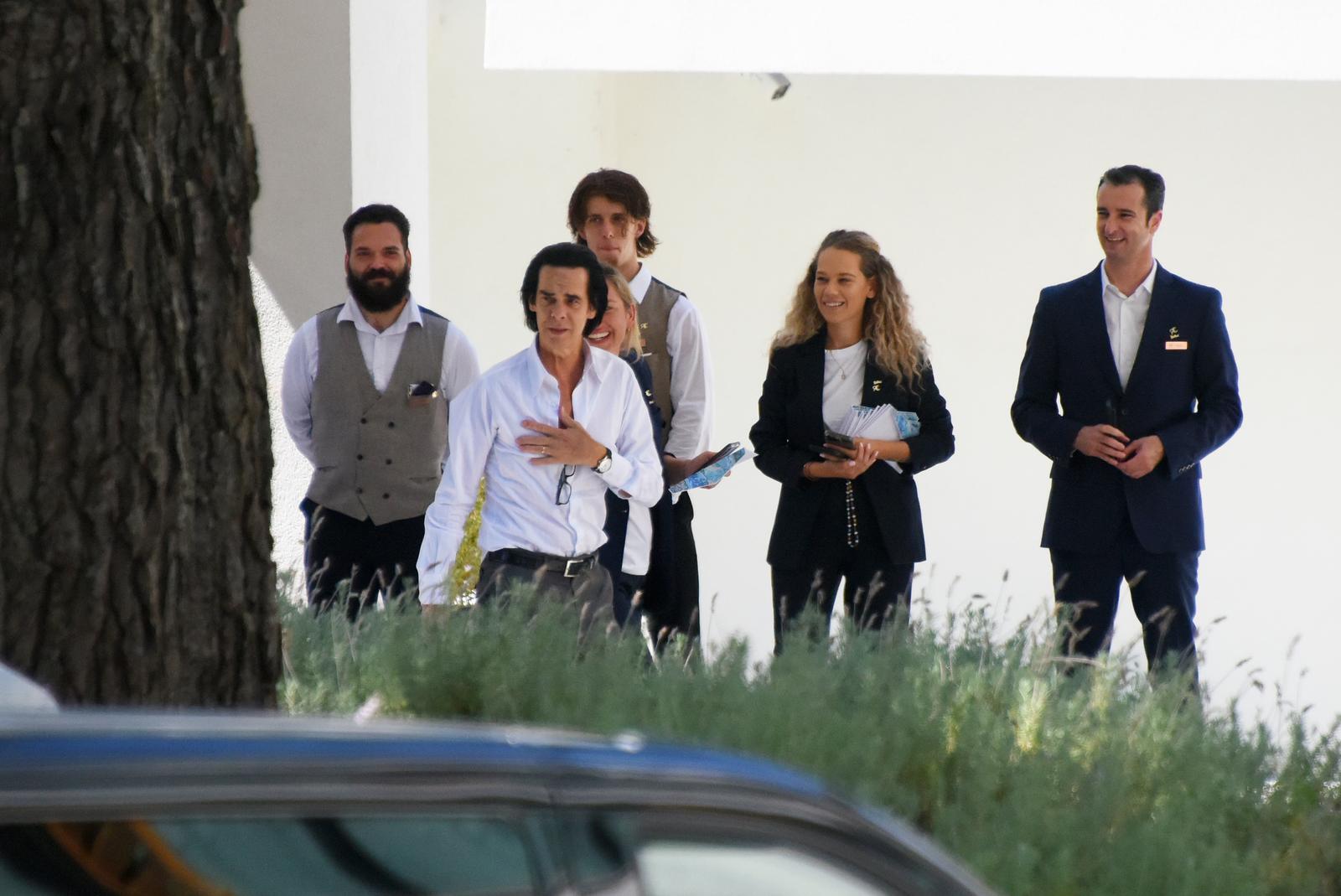 Nick Cave snimljen po dolasku u Pulu uoči današnjeg koncerta (Foto: Saša Miljević/PIXSELL)
